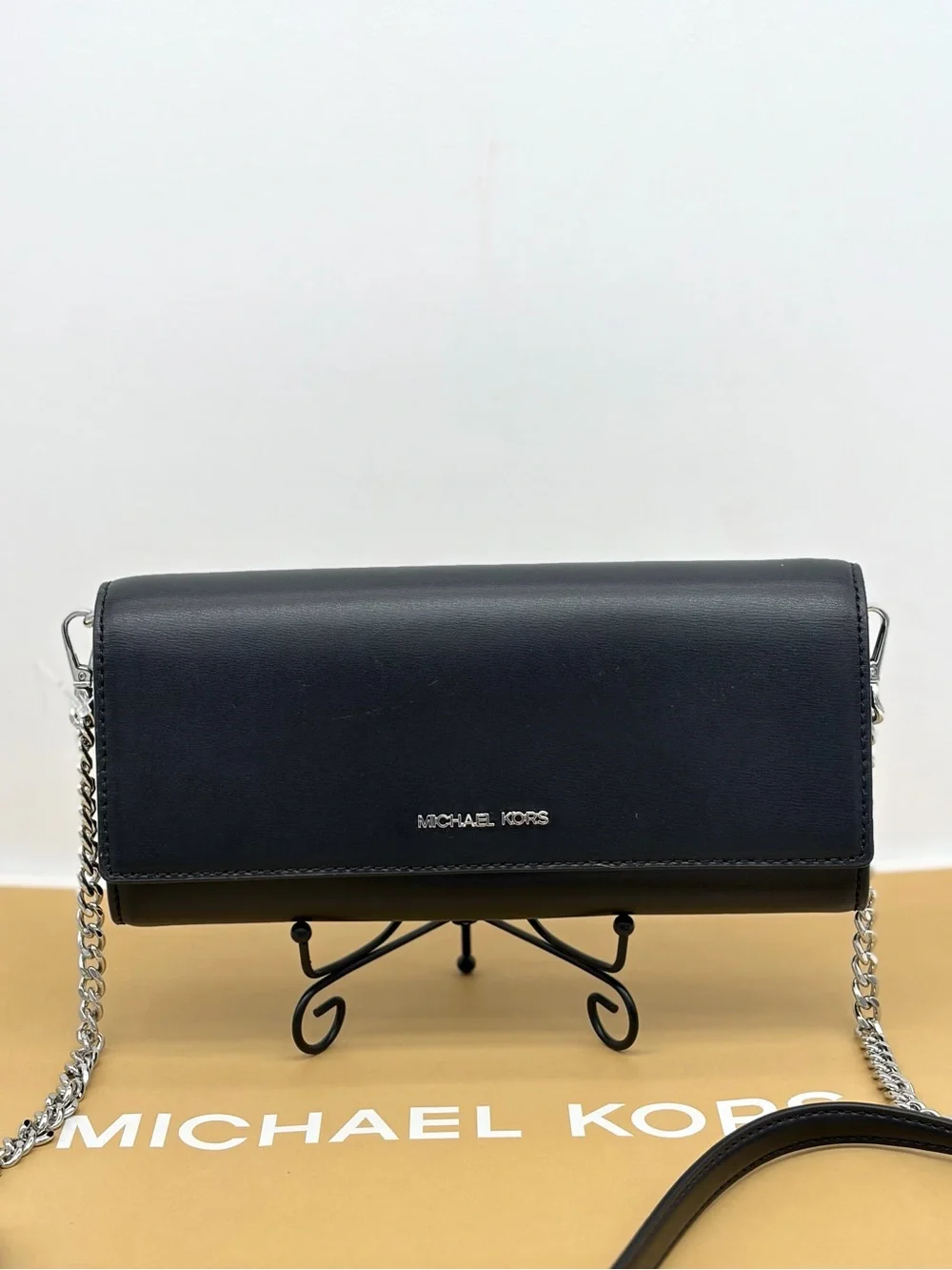 Michael Kors Jet Set Travel Leather Clutch Crossbody Wallet on chain